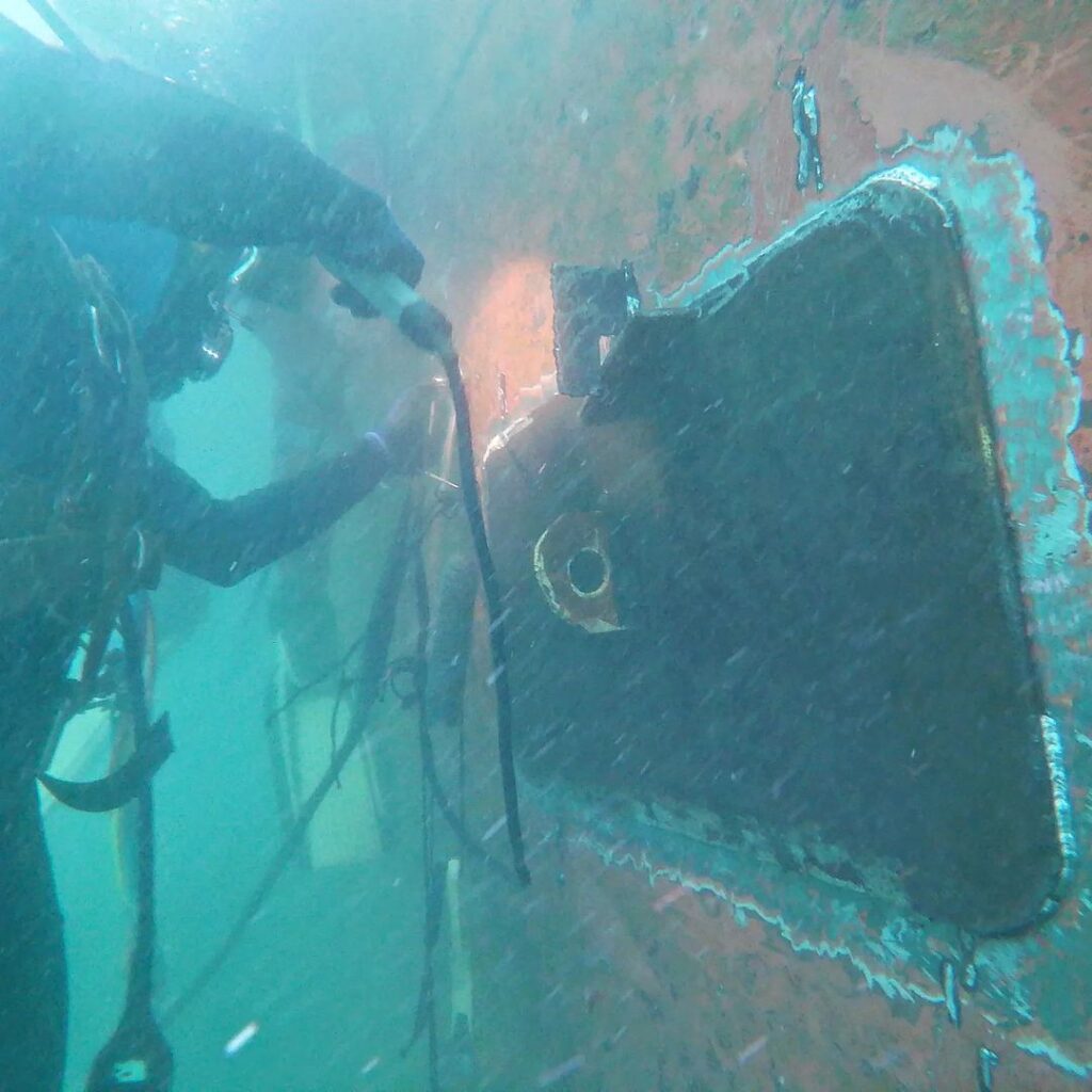 Ship Hull’s Inspection – Al Amaq Marine Diving Services